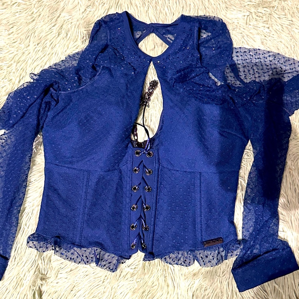 The very nice top for Brazilian brand pittbull.